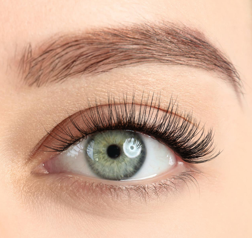 DIY Lashes Cat-Eye Style NO 3 aus Mini Starter Set No 1, getragen am Auge – Soft Glam Look